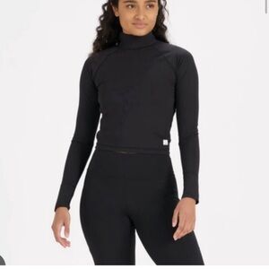Vuori marine mock neck rash guard top. Never worn size small